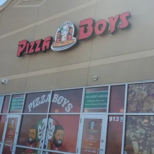 the front of a pizza shop