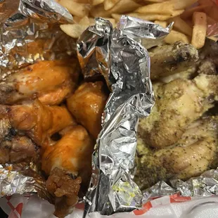 Chicken 10 Piece Wing, 2 Sauce, 2 Dip and Small Fries