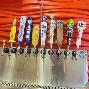 Bar at pizza bro&apos;s