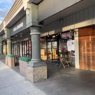 the outside of a restaurant