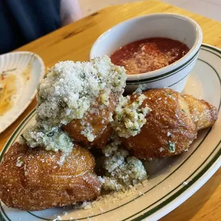 Garlic knots (4-$12)