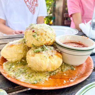 Garlic Knots with Sauce