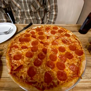 Large Pepperoni &amp; cheese pizza