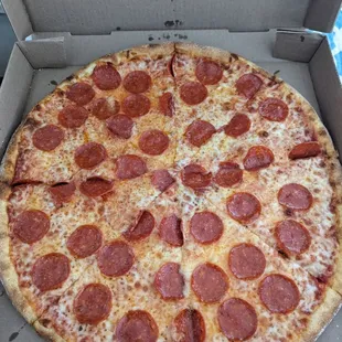 Large pepperoni pizza