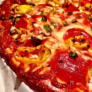 Grease, grease everywhere. Grease in the crust, in the cheese, in the vegetables. Everything coated in a thick cover of grease