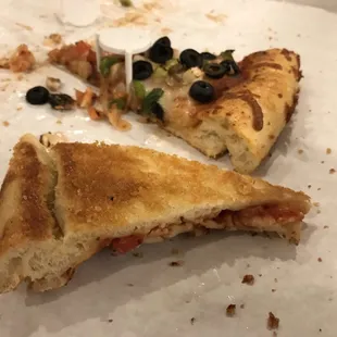 Pizza crust is so satisfyingly crunchy and the toppings are plentiful and delicious! Very good pizza overall!