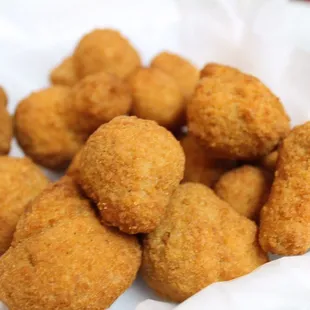 Breaded Mushrooms has marinara on the side!