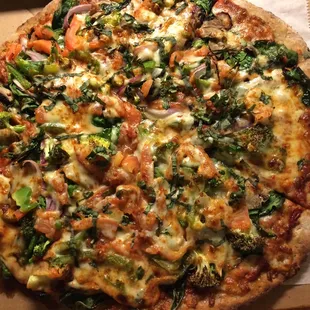Classic veggie pizza