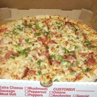 Hawaiian pizza with extra green pepper