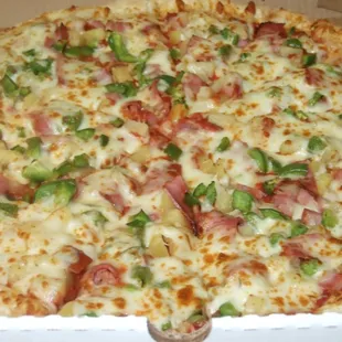 Hawaiian pizza with extra green pepper close up