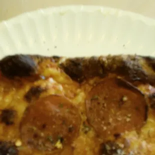 the man brought out the pizzas and all of our pizzas had black crust so burned.. It was so gloomy in there an so unenjoyable the pizza was