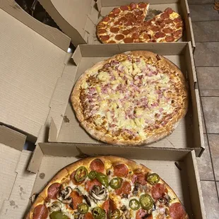 Pepperoni with jalapeño and mushrooms, Hawaiian, pepperoni, and cheese pizza