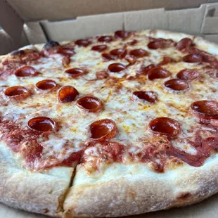 Large pepperoni pizza