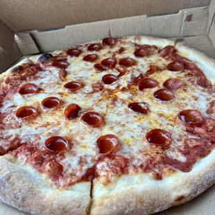 Large pepperoni pizza