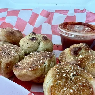 Garlic knots