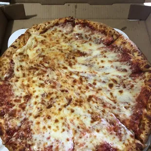 Extra large cheese pizza. Very good.