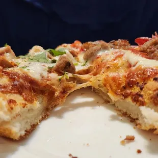 X section of deep pan pizza slice