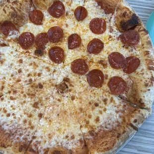 Half cheese half pepperoni pizza