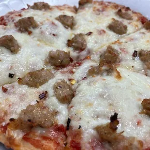 personal pizza, flavorful sausage