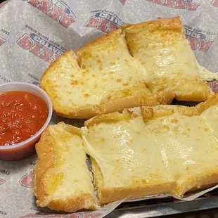 Garlic cheese bread with dipping sauce. Yummmy