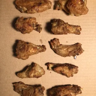 a box of chicken wings