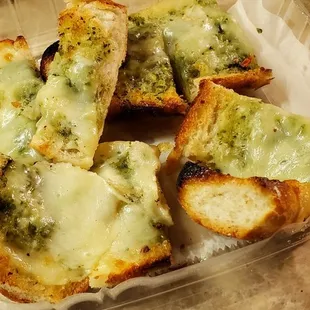 Garlic bread with mozzarella