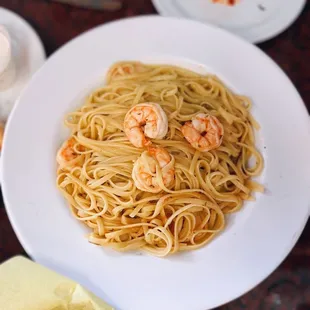 Shrimp scampi w/ linguine / $10.50