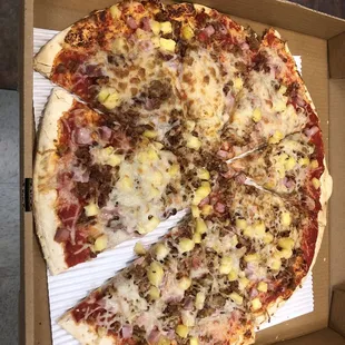 Hawaiian with daisy cheese, XL