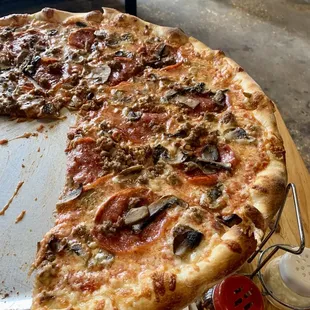 Italian Sausage, Hot Soppressata and garlic mushroom PERFECT pizza!!!!!