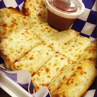 cheesy bread and dipping sauce