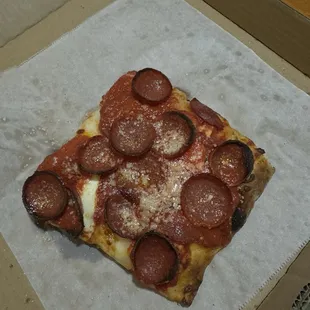Pepperoni pinsa (by slice)