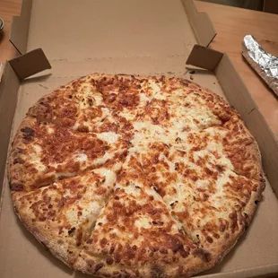 Medium size of white pizza