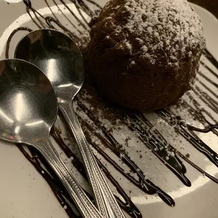 Gelato truffle with chocolate and hazelnut