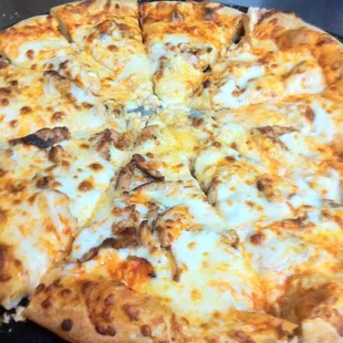 Custom Made Ranch, Buffalo Hot Sauce, And Grill Chicken Pizza !!