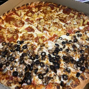XL pepperoni &amp; pineapple / mushroom &amp; olive. Perfect.