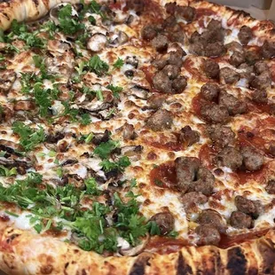 Half pepperoni sausage half parsley and Ham