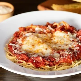 a plate of spaghetti and bread