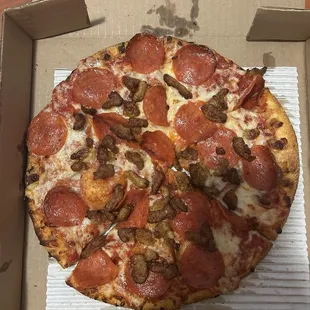 Small pizza regular crust pepperoni and sausage