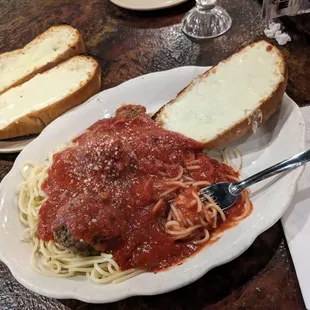 Spaghetti with two meatballs