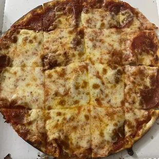 Small pepperoni pizza- great thin crust