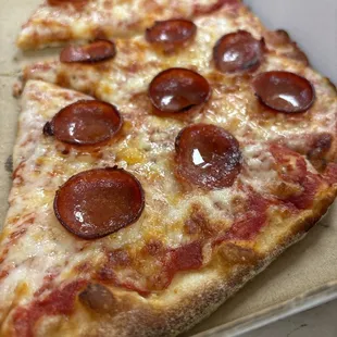 Medium pepperoni pizza