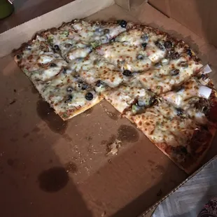 Yum!  Ordered hand tossed and got thin crust.  Still delicious!