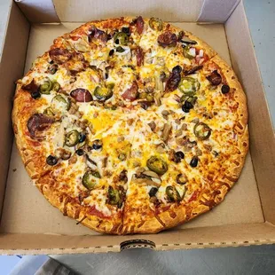 vegetables and chicken pizza