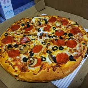 Medium Pan-crust Pizza (pepperoni, olives, and mushrooms)