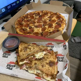 Meat Lover's Melt, Pepperoni Sausage Hand Tossed Pizza, melts were yummy but they gave us the wrong pizza (we ordered pan)