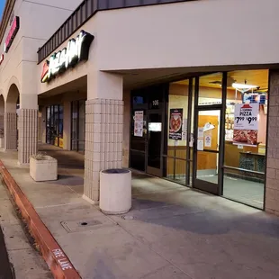 the outside of a restaurant