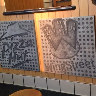 Pizza Hut / Wingstreet