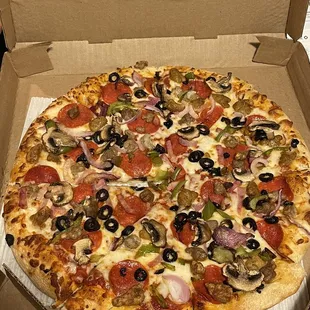 Large Hand Tossed Super Supreme.