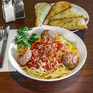  plate of spaghetti and meatballs