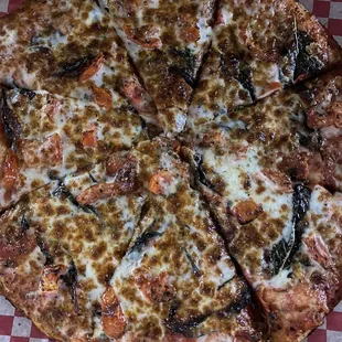 medium pizza - pepperoni, fresh basil, and tomatoes